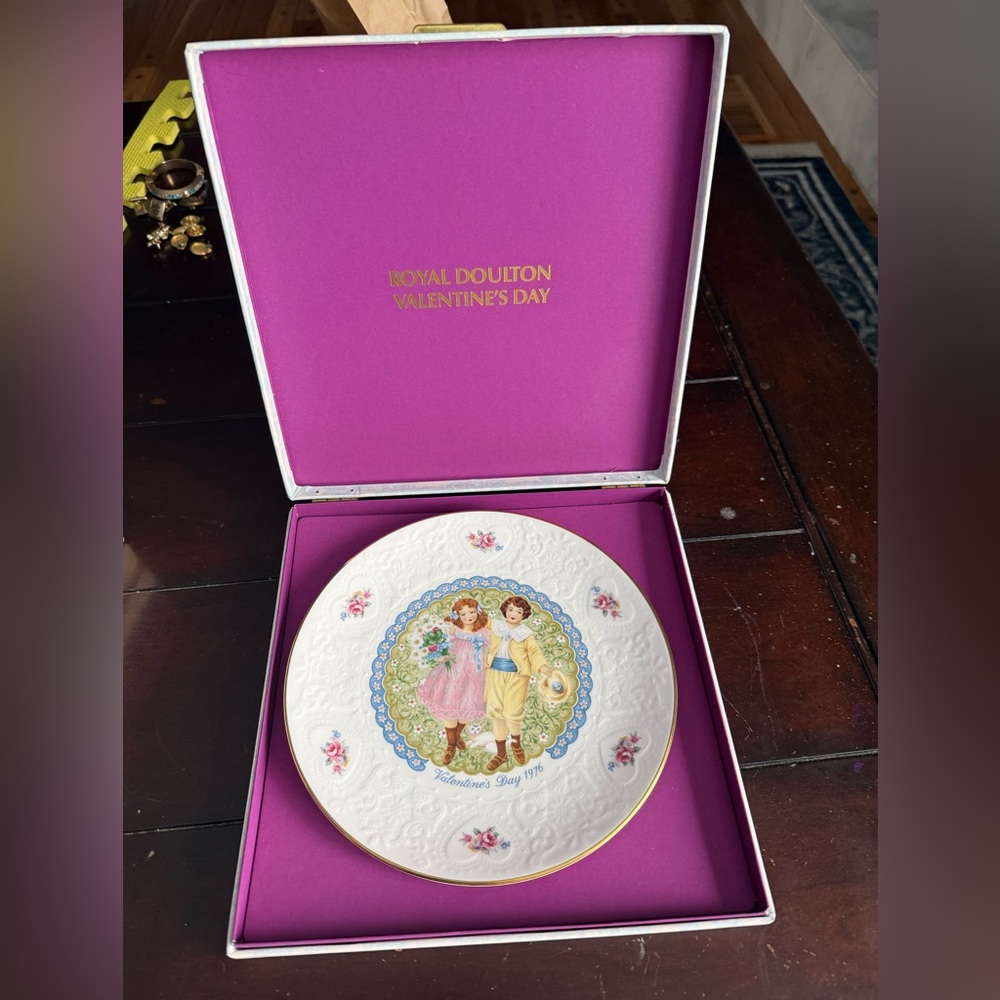 Vintage Royal Doulton Tableware Valentine's Day 1976 Collector Plate